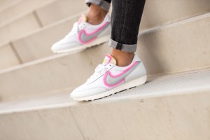 129-outlet-gunaikeia-sneakers/3b2c-nike-daybreak-white-metallic-silver-hyper-pink-1eb.jpg