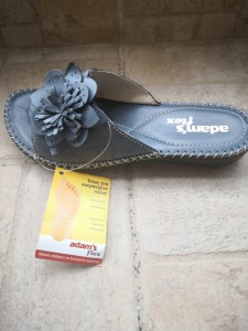 70-sagionares-pantofles-sandalia/0c1b-gunaikeia-anatomiki-pantofla-dermatini-aerosola-fe7.jpg