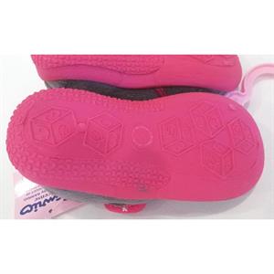 74-koritsi/1288-pantoflakia-me-tin-hello-kitty-390.jpg